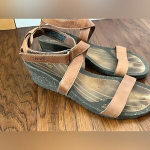Teva Women's Tan Wedge Sandals (crazy comfy!)